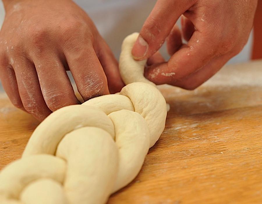 Making braided bread at Bäckerei Dreißig