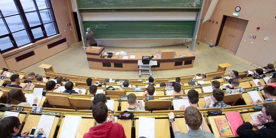 Aula wykładowa ze studentami na BTU Cottbus-Senftenberg